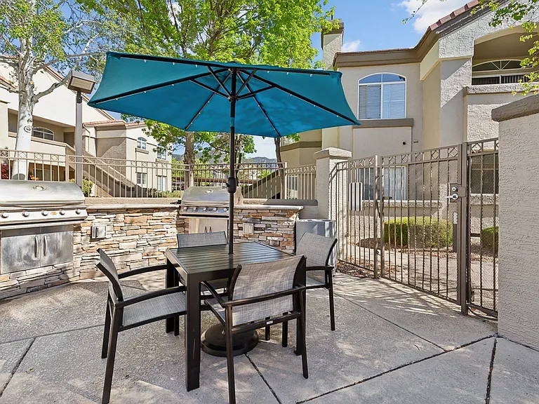 Outdoor grill patio