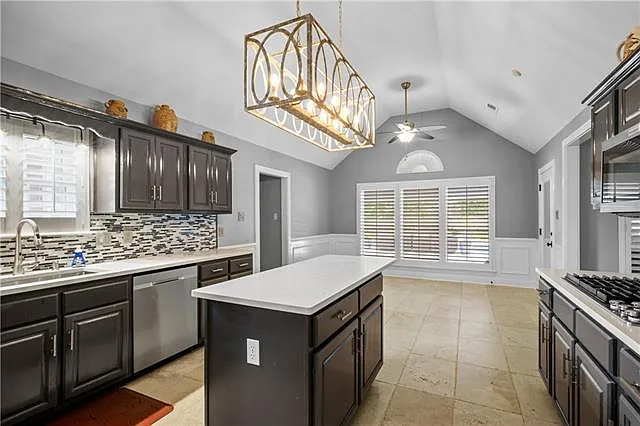 1305 Spring Ridge Cir — Photo 7