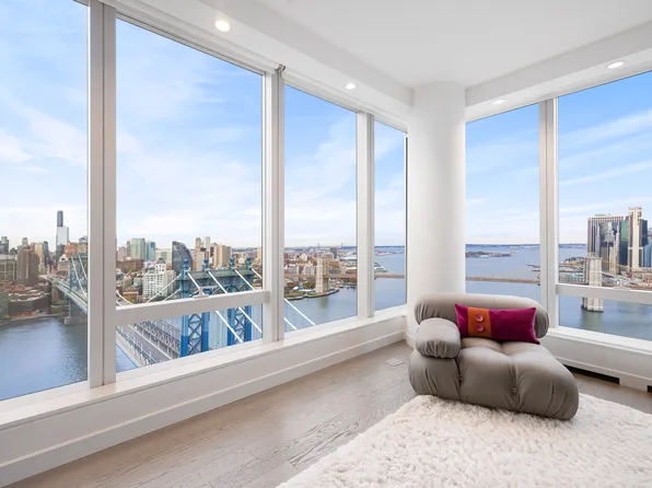 1 Manhattan Square image 2 of 33