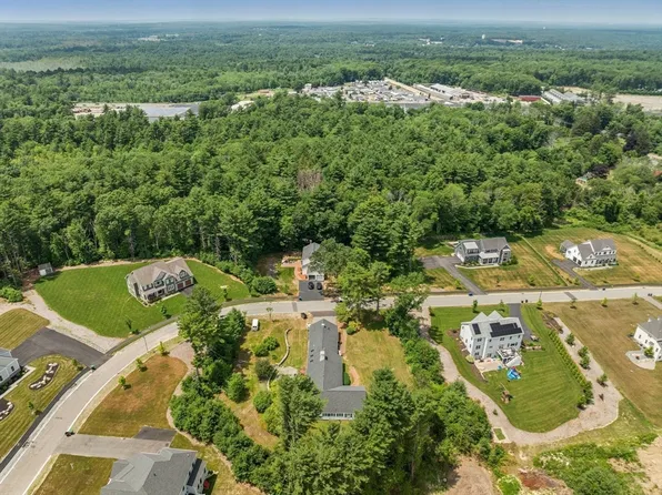 8 Conway Ln, Foxboro, MA 02035