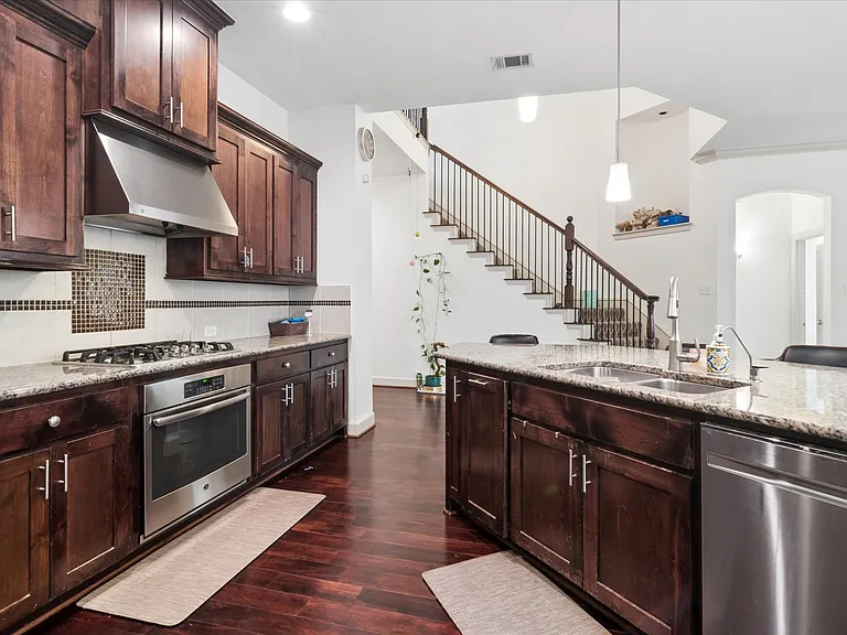 6715 Castillo St — Photo 2