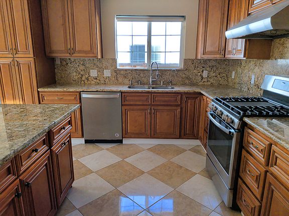 5th image of 4010 Stanley Ave #1