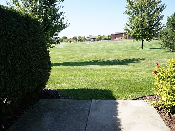 4th image of 2701 Foxwood Dr