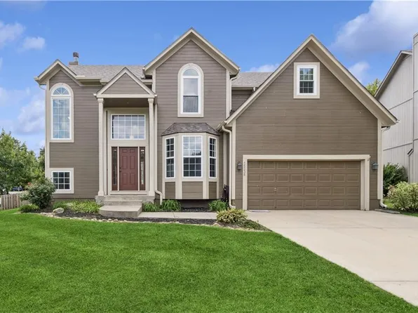 15238 S Albervan St, Olathe, KS 66062