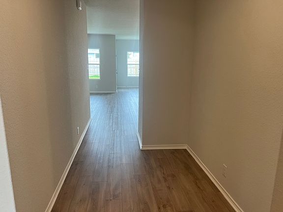 4th image of 105 Beveridge Rd