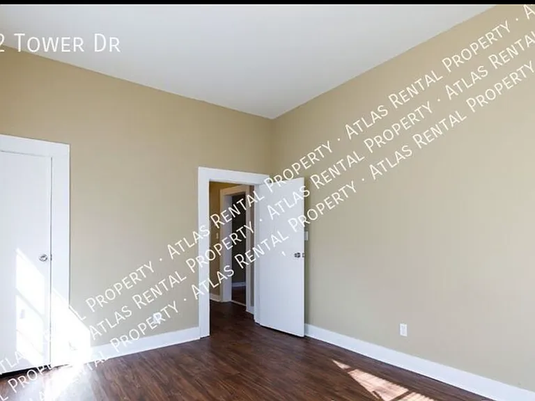 1052 Tower Dr — Photo 8
