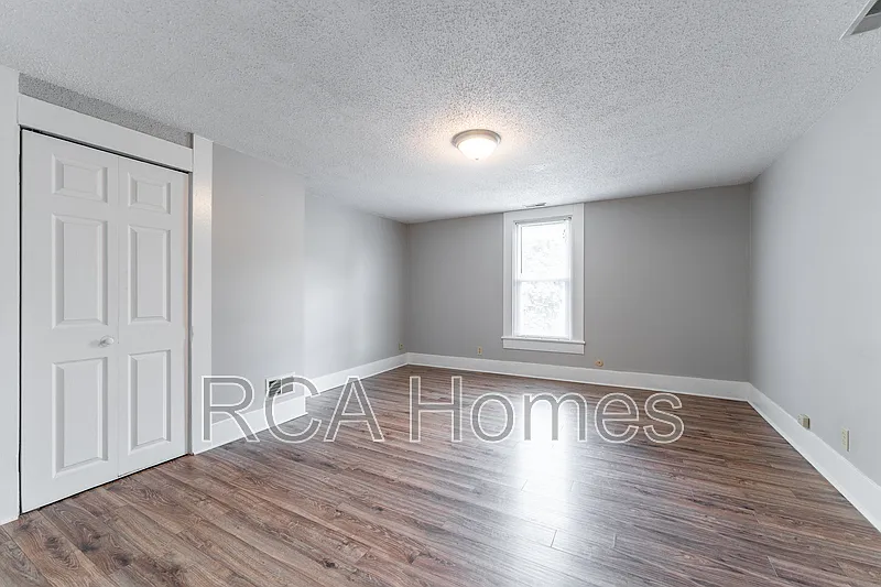 2 bed, 1.0 bath, $1,250 — Photo 3