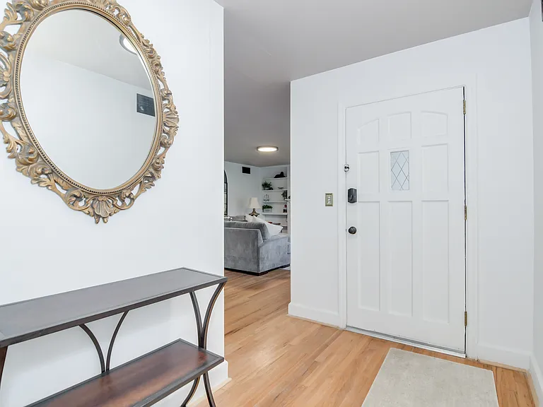 822 W Woodlawn Ave — Photo 4
