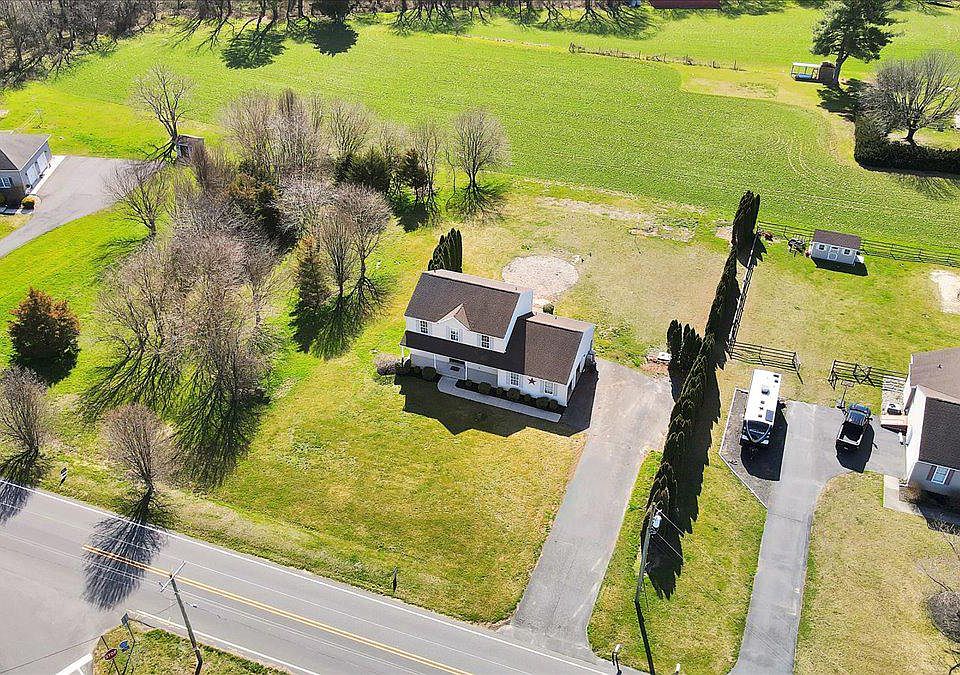 2nd image of 104 Friesburg Rd