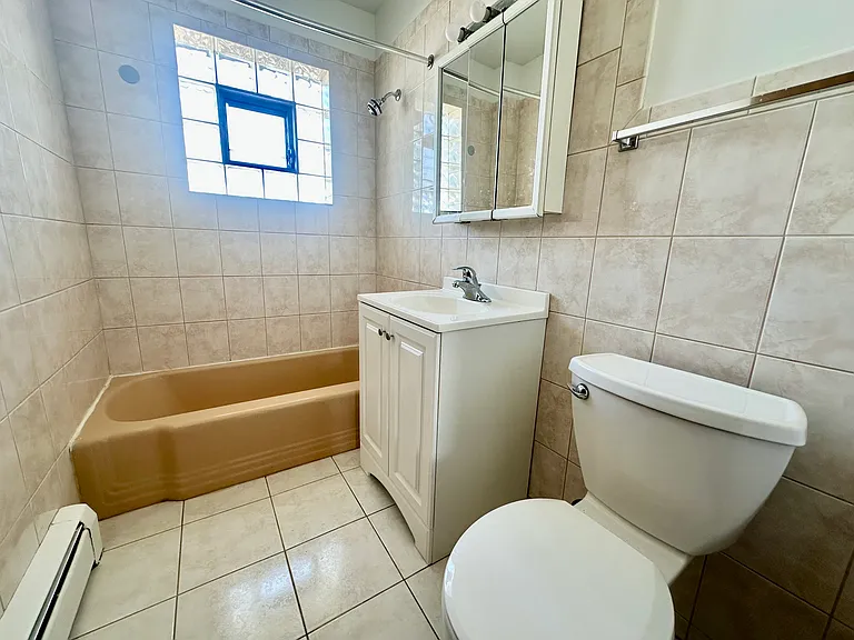 550 N Ardmore Ave #2W — Photo 9