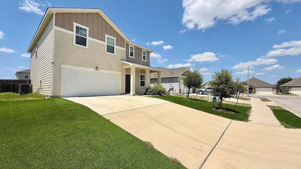 4 bed, 2.5 bath, 2338 sqft, $2,325 — Photo 3