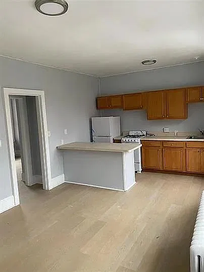 367 Hudson Ave #3