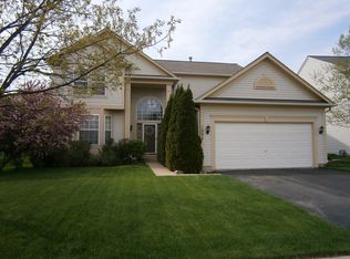 1098 Spinnaker St, Elgin, IL 60123