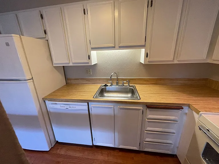 11044 SW Greenburg Rd #113 — Photo 9