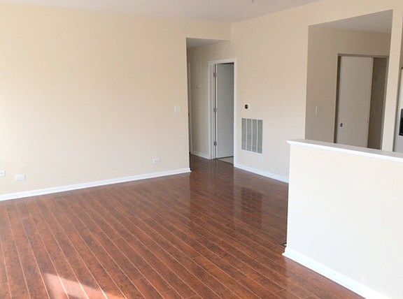 5th image of 915 S Oak Park Ave APT 1A