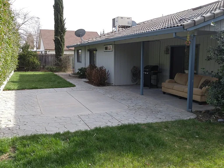6827 Creekside St — Photo 16