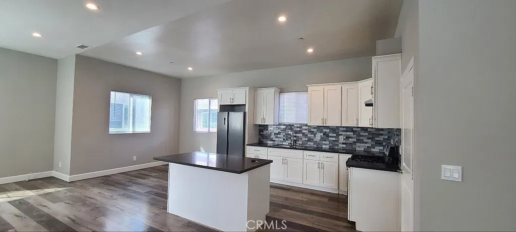5 bed, 3.5 bath, 2155 sqft, $4,000 — Photo 3