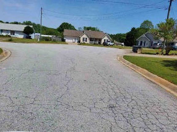 Exterior Neighborhood (street photo)