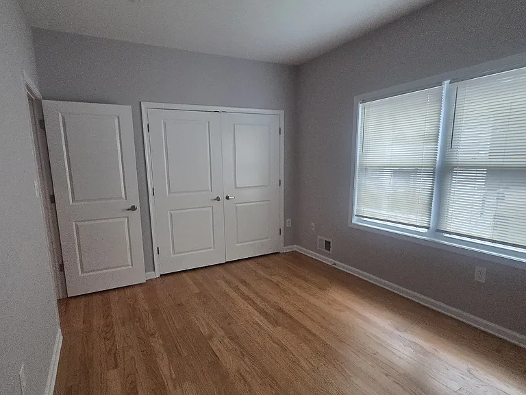 853-855 Jersey Ave — Photo 15