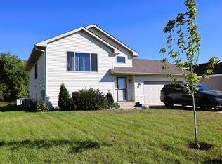 1733 Maple Leaf Ln, Litchfield, MN 55355