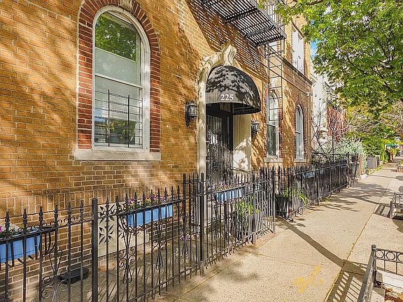 5th image of 225 13th St APT B1