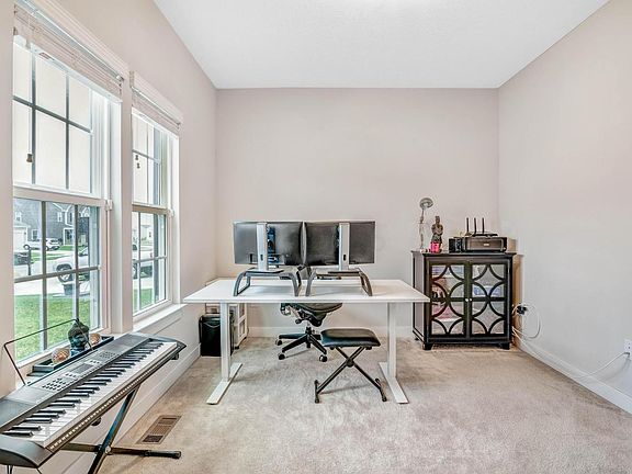 5th image of 181 Kaitlyn Dr
