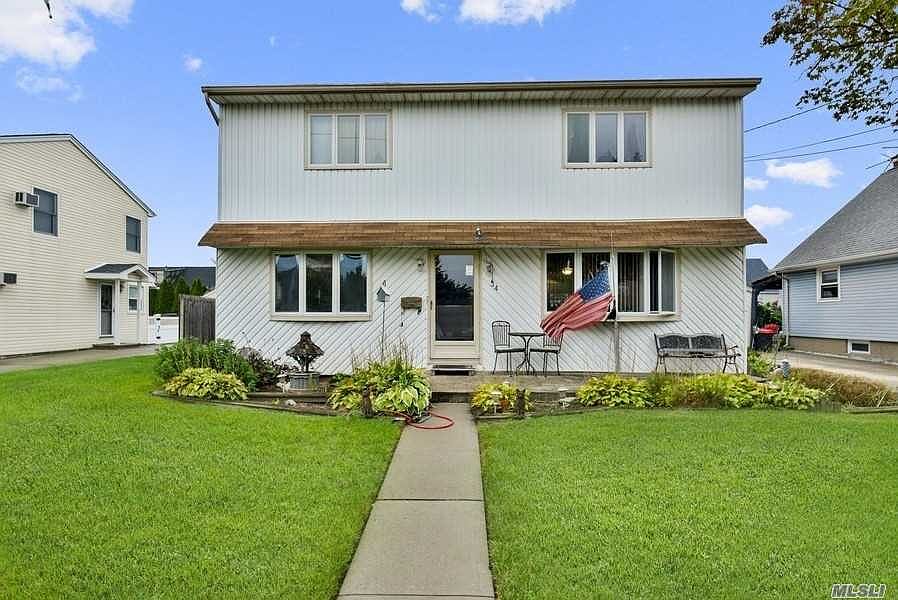 1st image of 34 Moore Dr