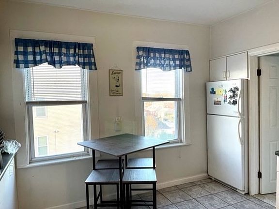 3rd image of 14 Piper St Floor 2