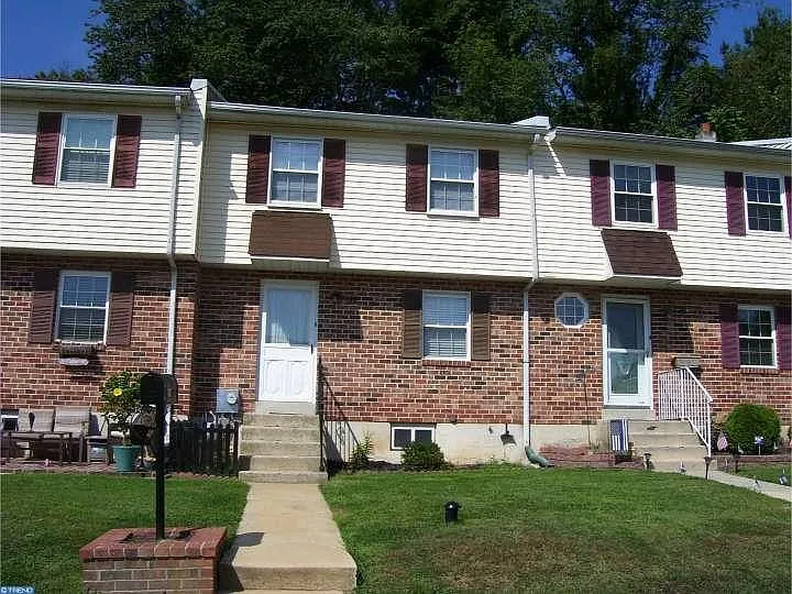 54 Colonial Cir photo 1