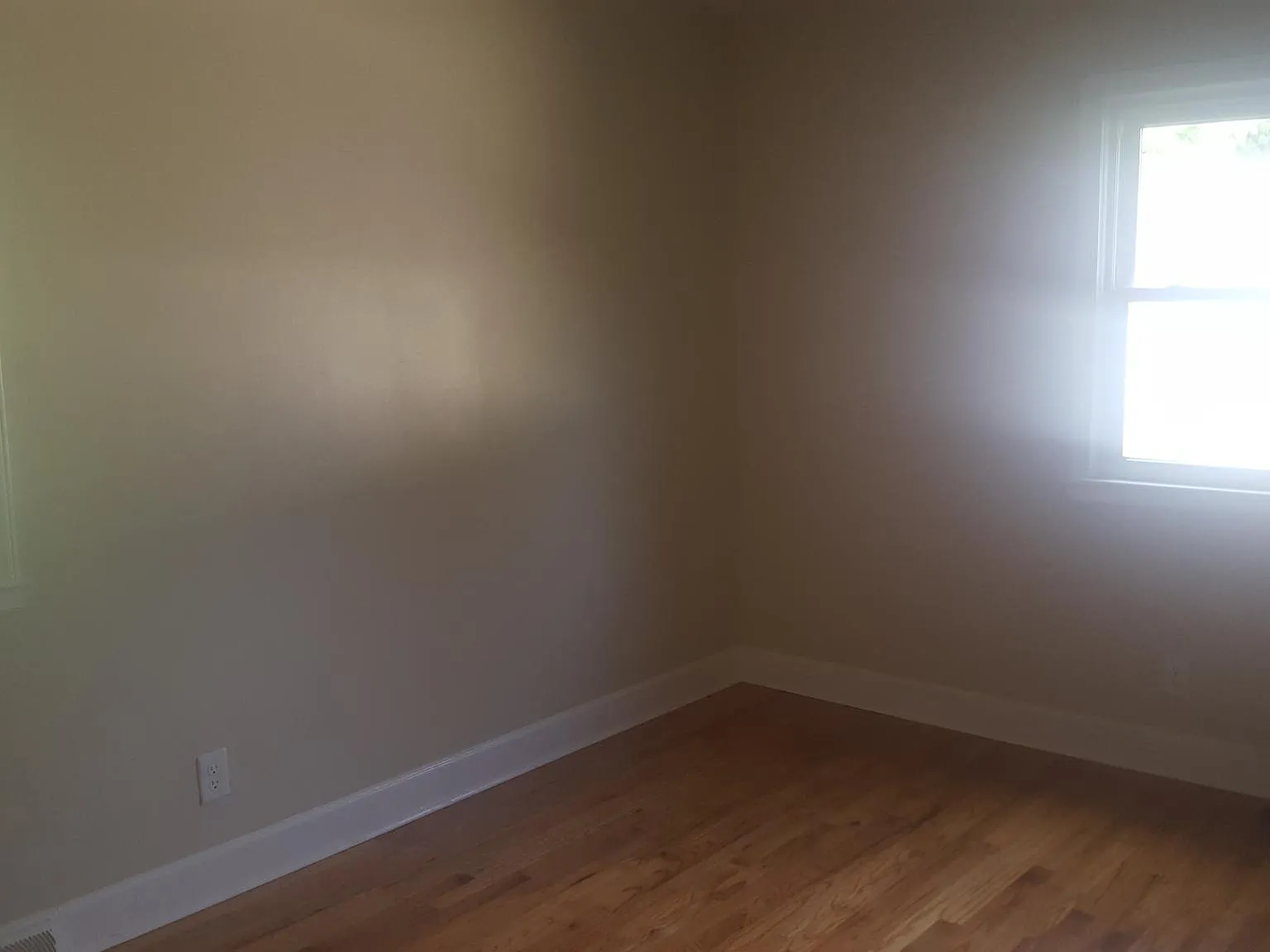 3 bed, 1250 sqft, $2,100 — Photo 4