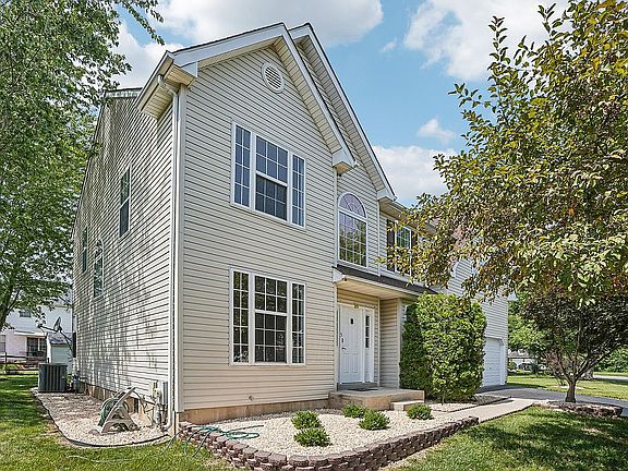 2nd image of 5 Sunshine Ct