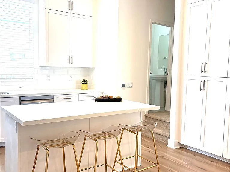 7268 Ellington Dr — Photo 5