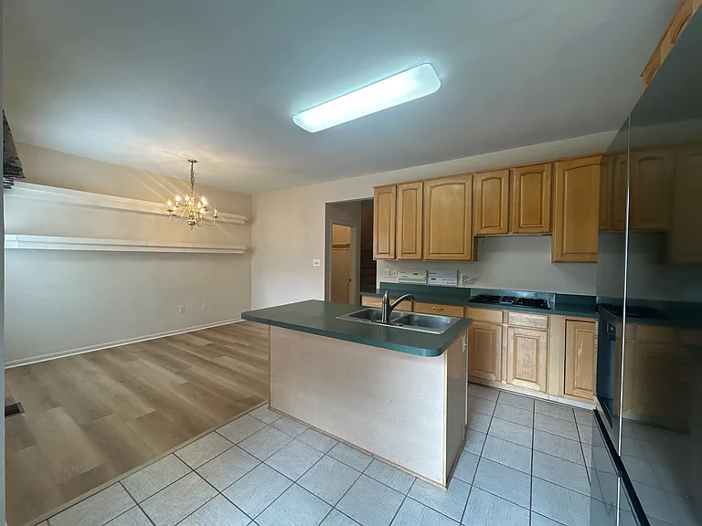 8359 Regal Oak Ct — Photo 13