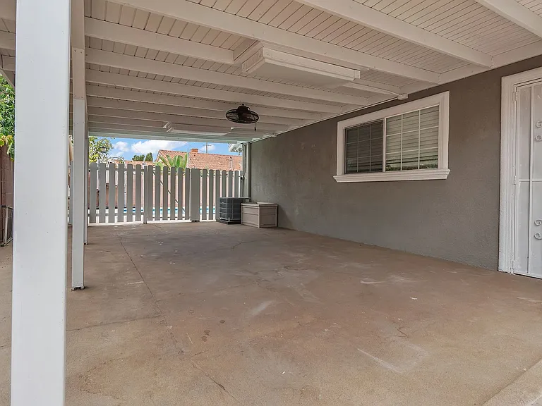 2502 S Olive St — Photo 12