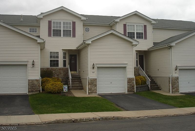 1st image of 107 Heritage Lane