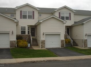 107 Heritage Ln, Hamburg, NJ 07419