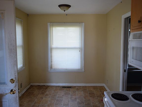 3rd image of 8036 Hillsboro Hwy