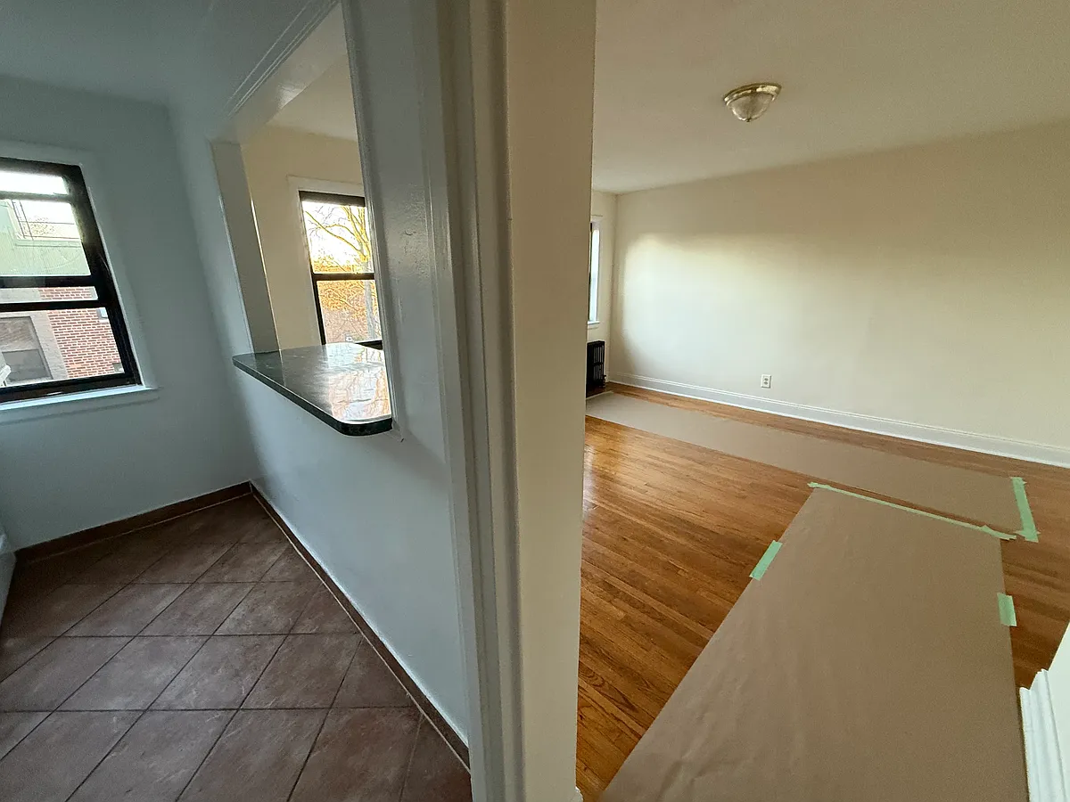 Building Photo - 21-20 21st Ave #3A