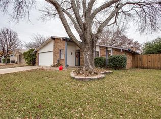 1804 Country Manor Rd, Fort Worth, TX 76134