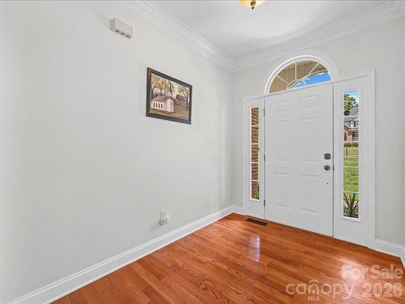 3rd image of 923 Gristmill Dr