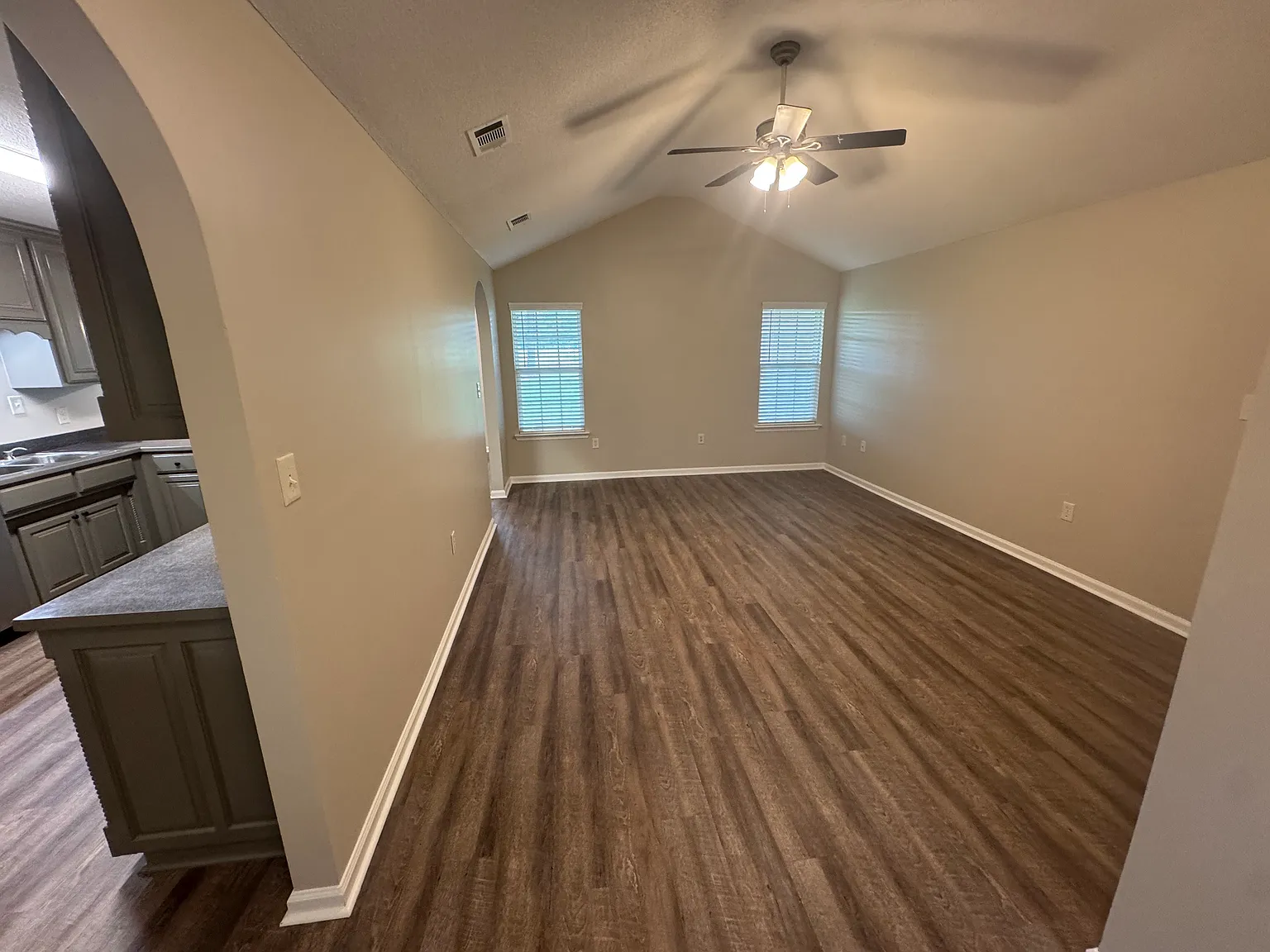4 bed, 1638 sqft, $2,050 — Photo 3