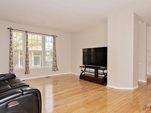 5th image of 2814 N Greenwood Ave