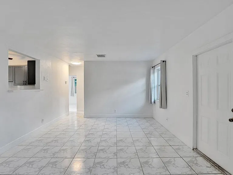 1836 SW 9th Ave — Photo 5