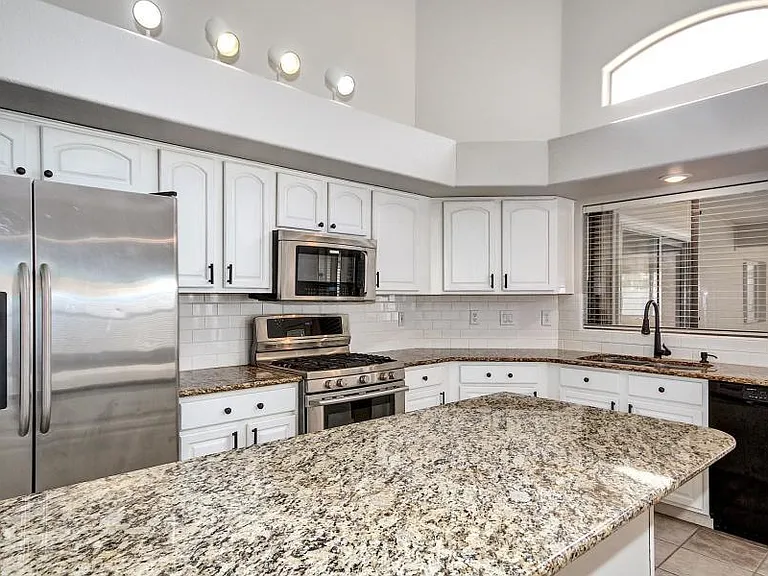12715 W Cambridge Ave — Photo 27