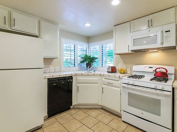 5th image of 3813 Joshua St