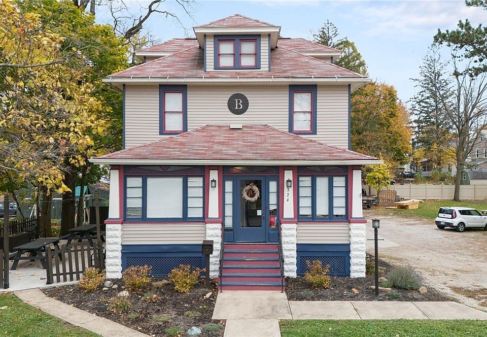 1st image of 324 N Broadway St