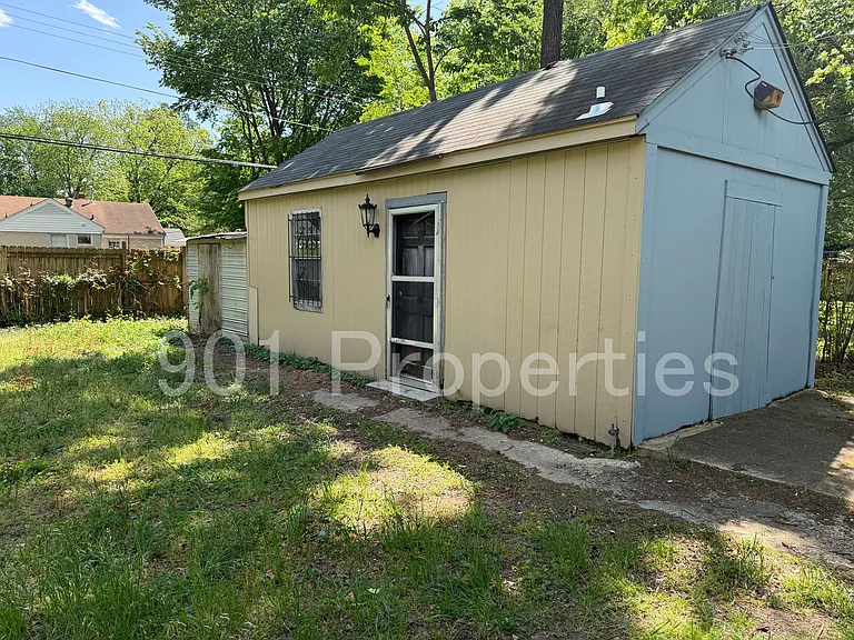 814 Colonial Rd — Photo 4
