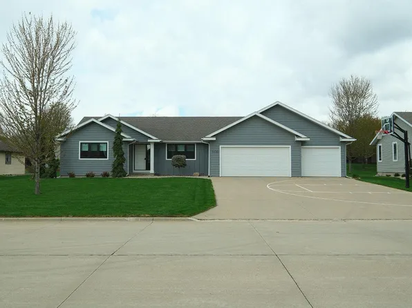 1535 6th Avenue Cir SE, Sioux Center, IA 51250