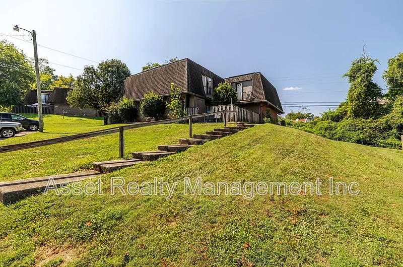 2 bed, 1.5 bath, 1414 sqft, $1,495 — Photo 4
