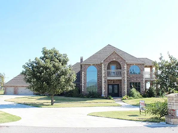 8 NW Eagle Mountain Rd, Lawton, OK 73507